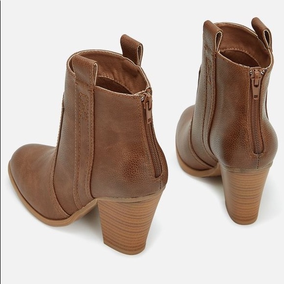 BRAND NEW. NEVER WORN. 👢 cognac booties - Picture 3 of 8